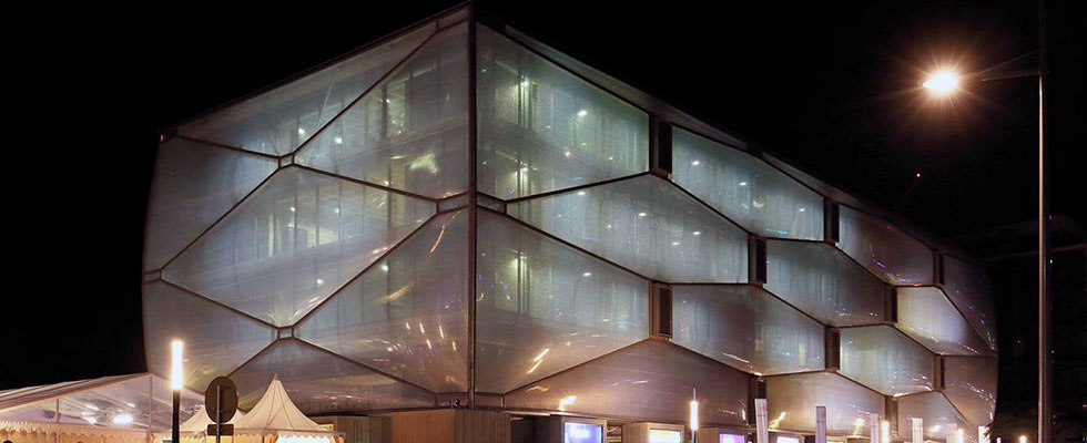 Le Nuage progettato da Philippe Starcke